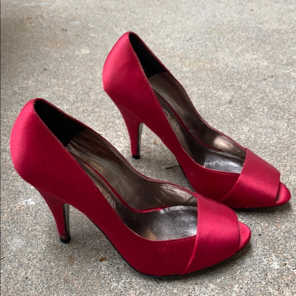Red satin Aldo heels